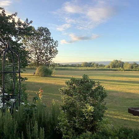 Cotswold Edge Guest Suite With Broadway Hill View Badsey Экстерьер фото