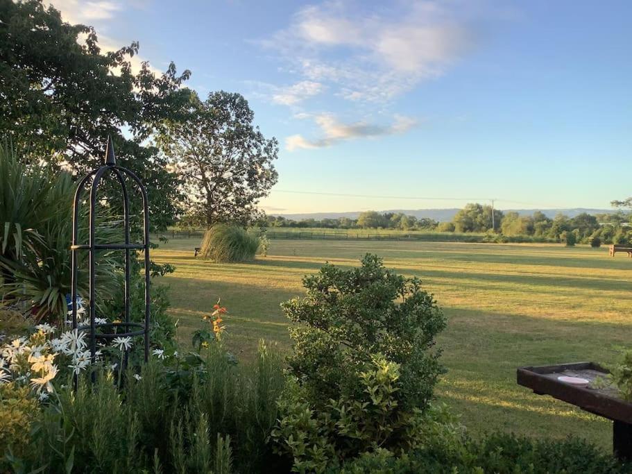 Cotswold Edge Guest Suite With Broadway Hill View Badsey Экстерьер фото