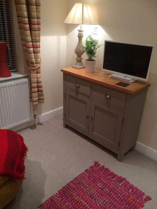 Cotswold Edge Guest Suite With Broadway Hill View Badsey Экстерьер фото